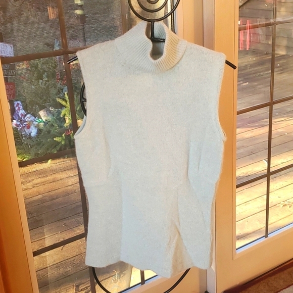 JH Collectibles 90% Lambswool & Angora Turtleneck Sleeveless Sz. S Sweater - Picture 1 of 10